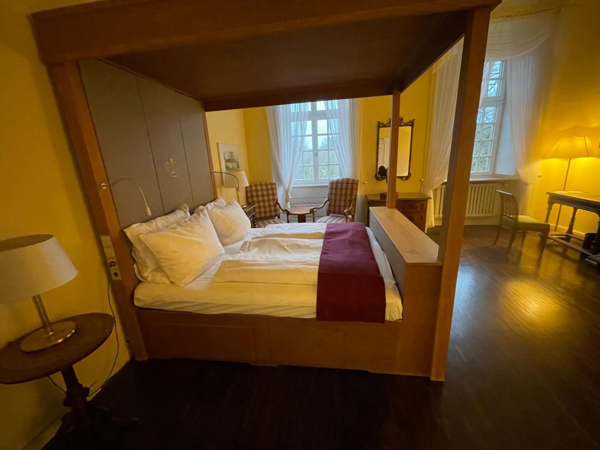 Hotel Schloss Hoehnscheid Bad Arolsen Extérieur photo