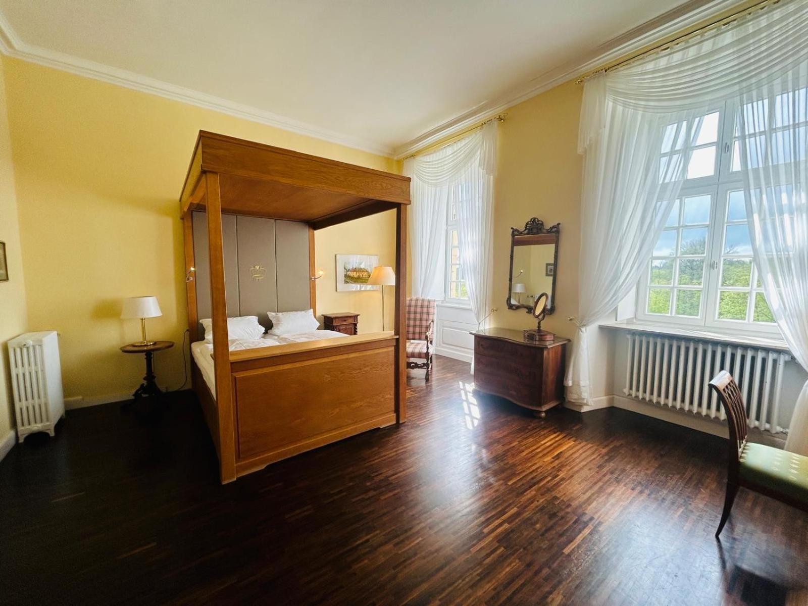 Hotel Schloss Hoehnscheid Bad Arolsen Extérieur photo