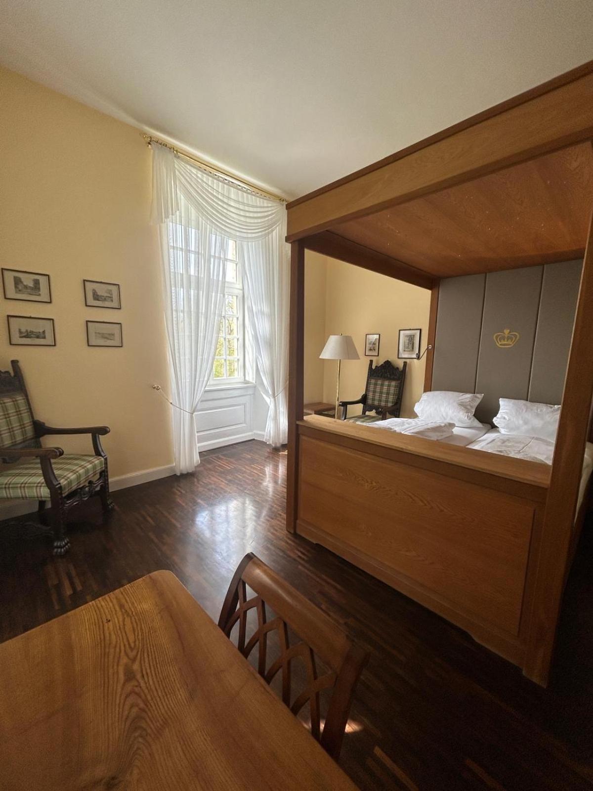 Hotel Schloss Hoehnscheid Bad Arolsen Extérieur photo
