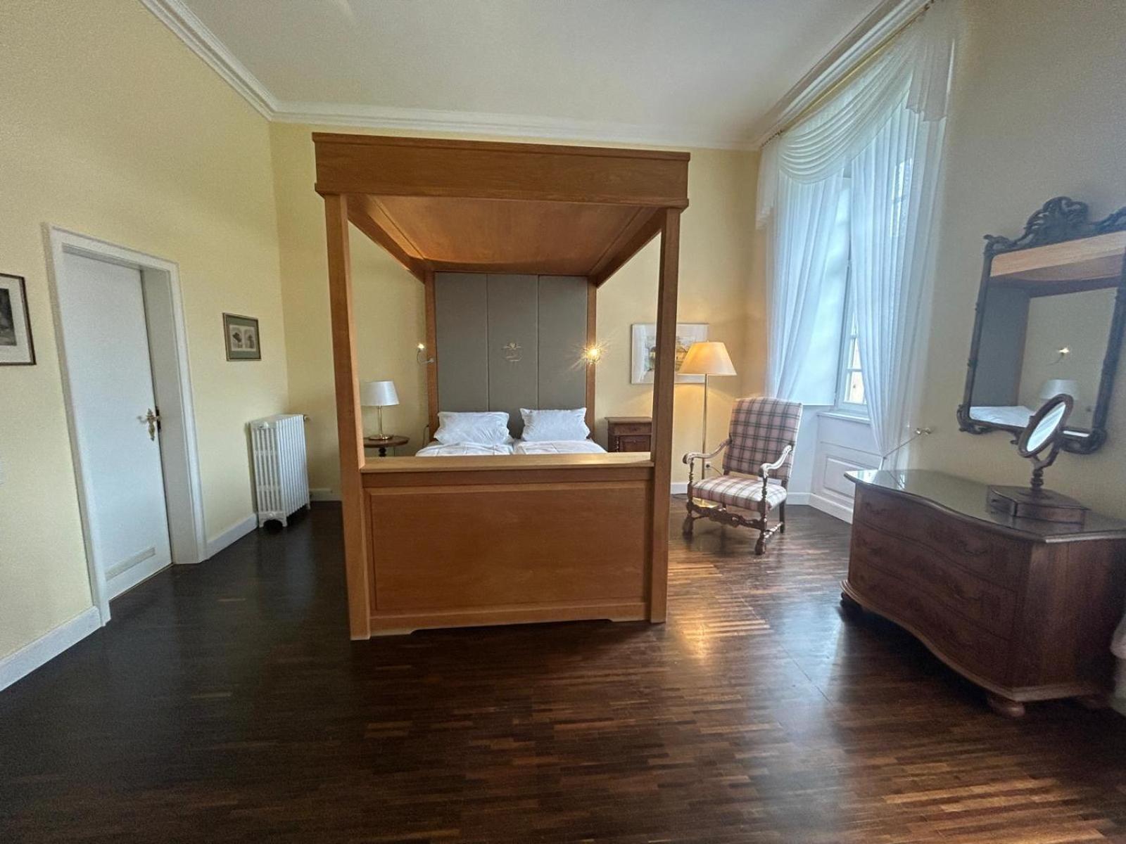 Hotel Schloss Hoehnscheid Bad Arolsen Extérieur photo